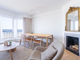 Apartment With Magnificent Sea-view