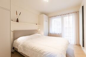 Bright Apartment With Direct sea View