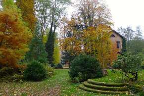 Countryside Apartment Near the Lake