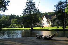 Countryside Apartment Near the Lake