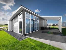 Beautiful Chalet on the Water, in a Holiday Park