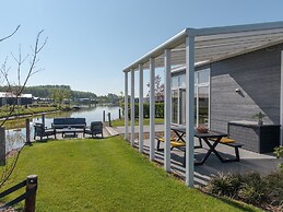 Beautiful Chalet on the Water, in a Holiday Park