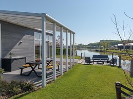 Beautiful Chalet on the Water, in a Holiday Park