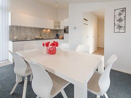 Beautiful Chalet on the Water, in a Holiday Park