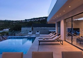 Villa Ateneum Comfortable Holiday Residence