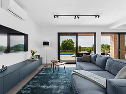 Villa Mahalo Modern Retreat