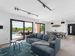 Villa Mahalo Modern Retreat
