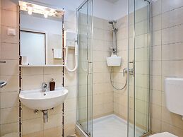 Spacious Home With Private Terrace and Garden