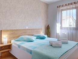 Spacious Home With Private Terrace and Garden