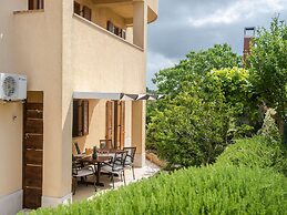 Spacious Home With Private Terrace and Garden