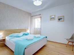 Spacious Home With Private Terrace and Garden