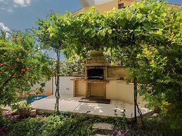 Spacious Home With Private Terrace and Garden