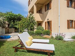 Spacious Home With Private Terrace and Garden