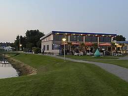Welcoming Apartment Near Lake