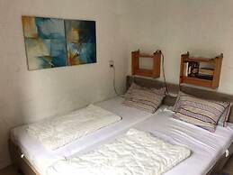 Welcoming Apartment Near Lake