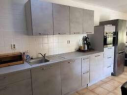 Welcoming Apartment Near Lake