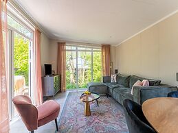 Luxury Chalet Near Ouddorp With Garden