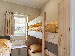 Luxury Chalet Near Ouddorp With Garden