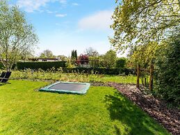 Luxury Chalet Near Ouddorp With Garden