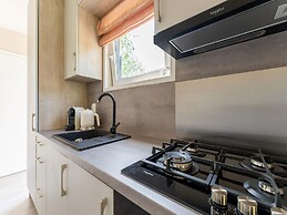 Luxury Chalet Near Ouddorp With Garden