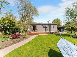 Luxury Chalet Near Ouddorp With Garden