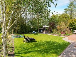 Luxury Chalet Near Ouddorp With Garden