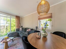 Luxury Chalet Near Ouddorp With Garden