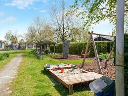 Luxury Chalet Near Ouddorp With Garden