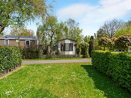 Luxury Chalet Near Ouddorp With Garden