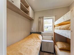 Luxury Chalet Near Ouddorp With Garden