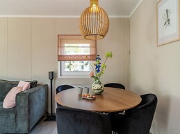 Luxury Chalet Near Ouddorp With Garden