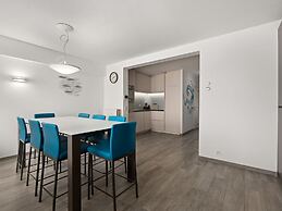 Apartment With Views and Terrace