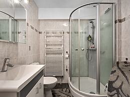 Apartment With Views and Terrace