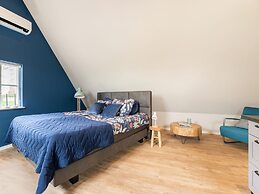 Romantic Studio in Stellendam With Terrace