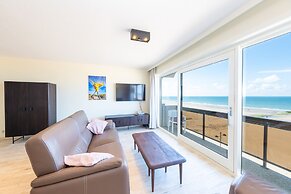 Apartment With Sunny Terrace and sea View