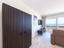 Spacious Apartment With Terrace