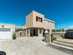 With Pool, Jacuzzi and Sauna