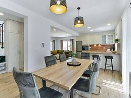 With Pool, Jacuzzi and Sauna