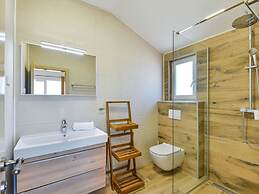 With Pool, Jacuzzi and Sauna