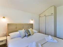 With Pool, Jacuzzi and Sauna