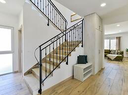 With Pool, Jacuzzi and Sauna