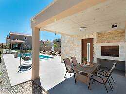 With Pool, Jacuzzi and Sauna