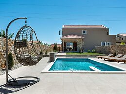 With Pool, Jacuzzi and Sauna