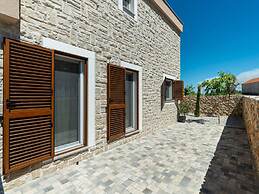 With Pool, Jacuzzi and Sauna