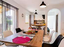 Villa Stella Comfortable Holiday Residence