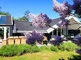 6 Person Holiday Home in Vaeggerlose