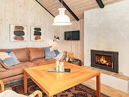 6 Person Holiday Home in Vaeggerlose