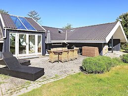 6 Person Holiday Home in Vaeggerlose