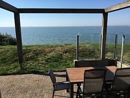 Dijkvilla on the Ijsselmeer