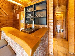 Majestic Chalet in Durbuy 200 Meters From the Golf